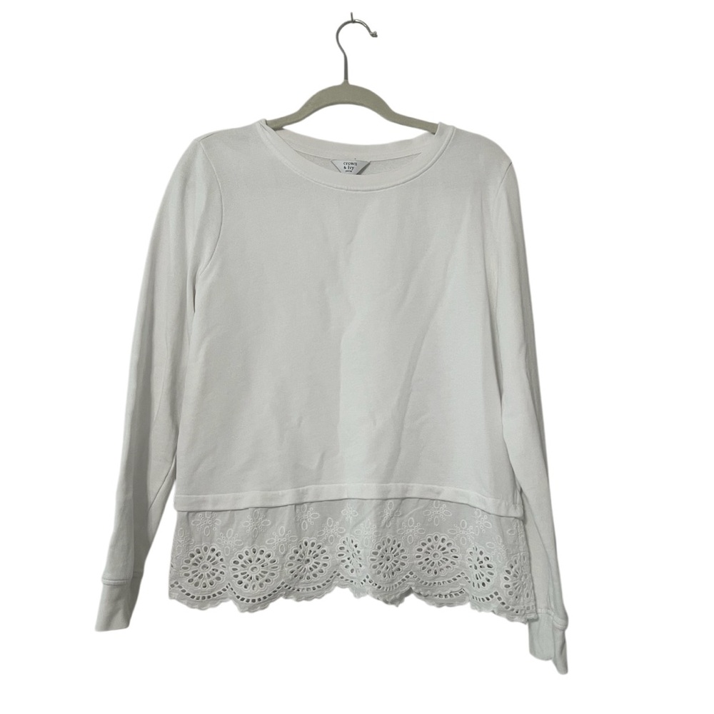Crown & Ivy Women's White Lace Hem Top